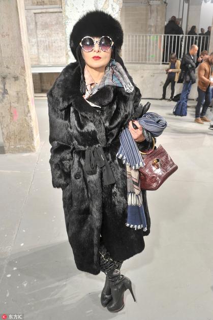 今年女明星都上暴发户式的雷锋帽