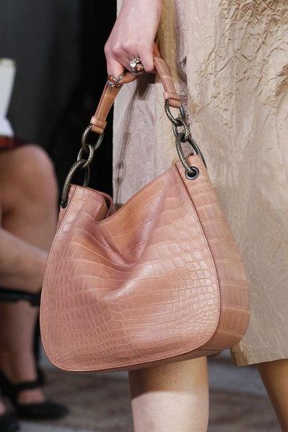 Bottega Veneta的粉色包包
