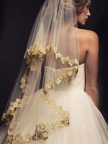 新娘头纱只能是纯白彩色头纱让你更引人瞩目