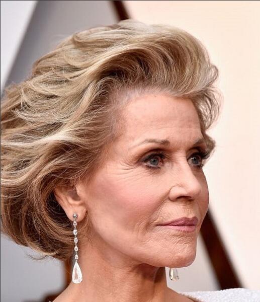 Jane Fonda佩戴萧邦Chopar钻石耳坠