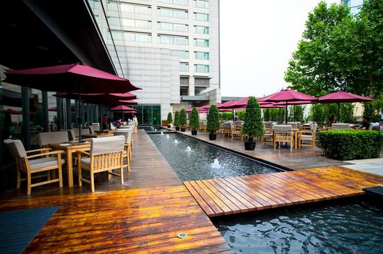 Asia Bistro Outdoor Terrace1_Mid