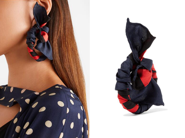 Balenciaga的丝巾式耳环