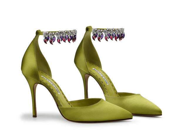 宝格丽与著名鞋履设计师Manolo Blahnik先生共同打造的璀璨珠宝高跟鞋