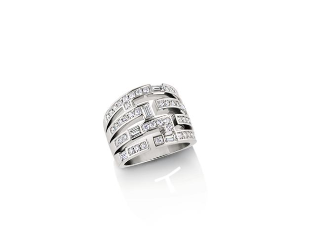 海瑞温斯顿Traffic系列钻石戒指；总重约1.49克拉，悉心镶嵌于铂金底座。
