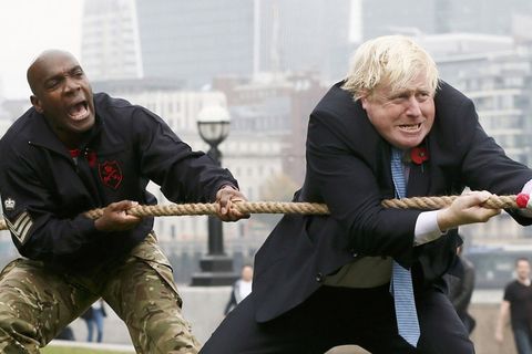 约翰逊、科尔宾巅峰对决 谁能逐鹿中原？