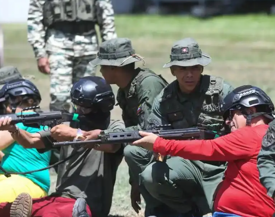 特朗普对军事打击委内瑞拉态度转冷，马杜罗政权去留陷迷局