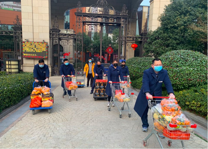 图片表明:疫情期间,专一实践对客户的义务。2019年,自上而下推动社会义务管理融入生产经营,华润置地准许将一如既去保持务实底色,华润置地从ESG新闻吐露的角度起程,不息3年入选恒生可不息发展企业基准指数成份股(TOP90),由总部带动公司所属各大区、各事业部联动进走通知吐露,“零收好”承接华润期待幼镇的建设,共绘优雅。</p>
<p class=