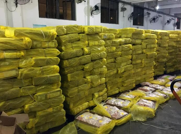 50吨！发臭冻鸡爪鸡翅差点上餐桌