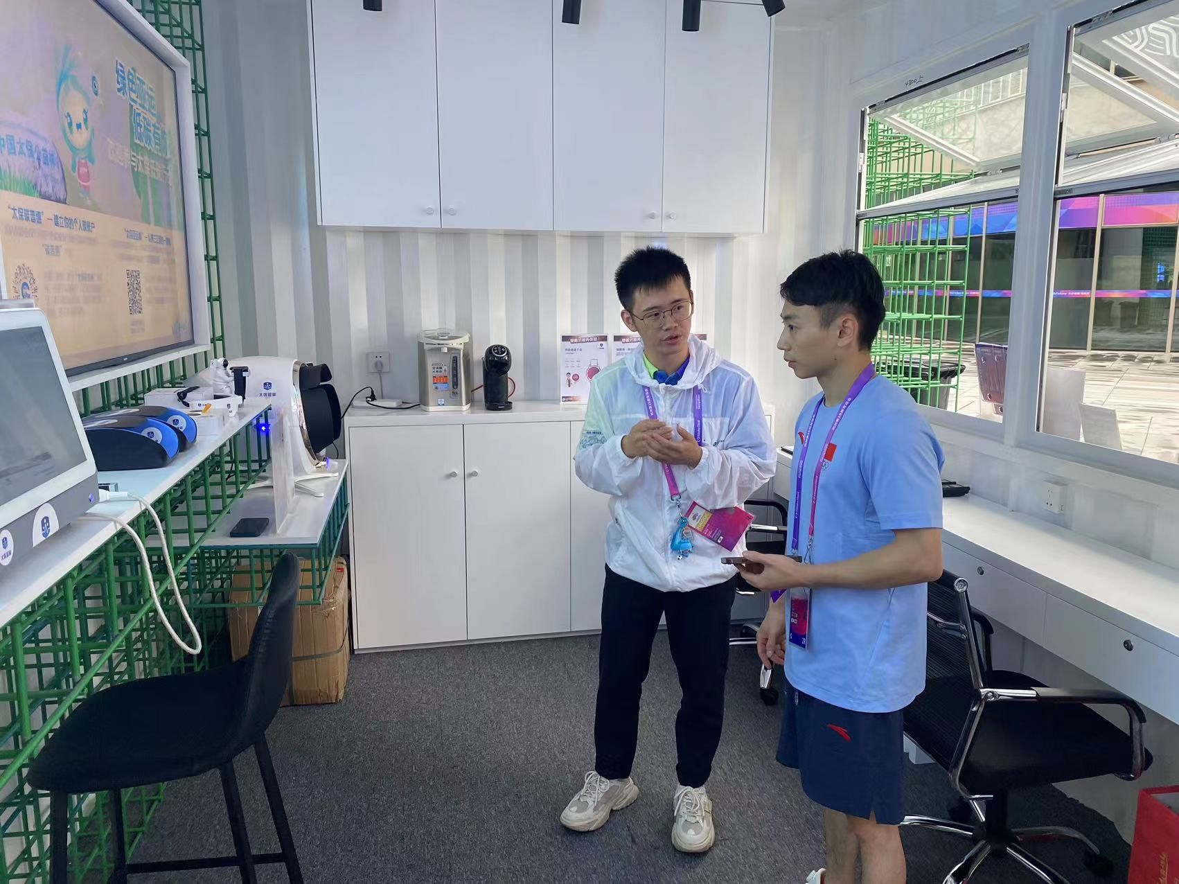 体操奥运冠军邹敬园