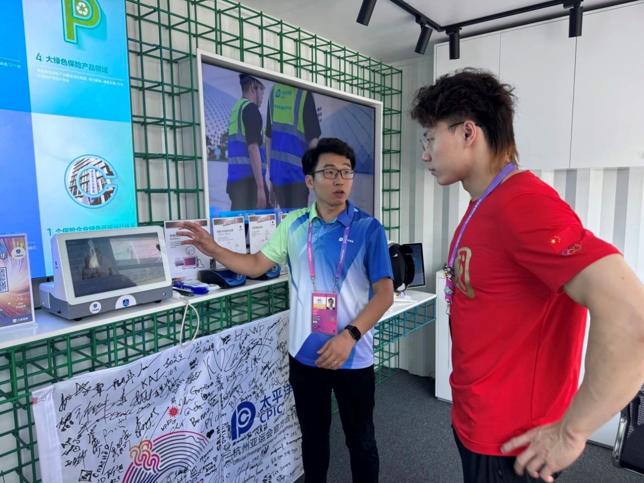 “太保蓝之队”队员、“太保服务体验官”游泳运动员覃海洋