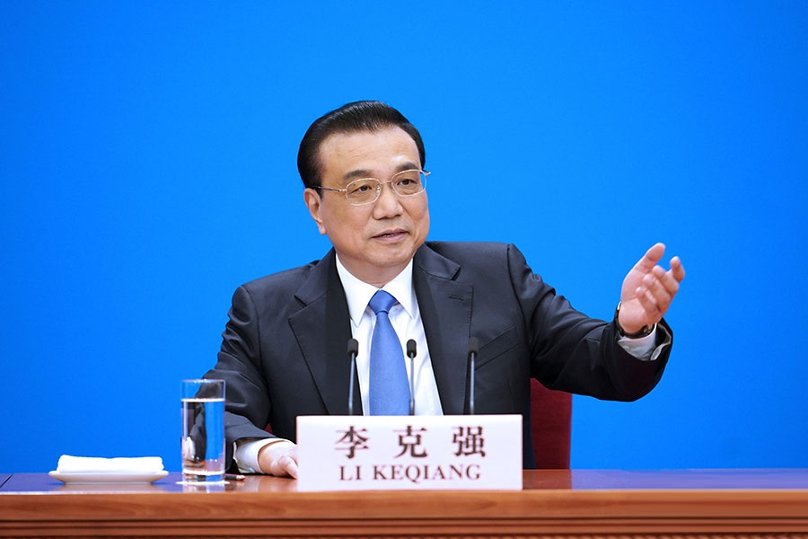 3月15日，国务院总理李克强在北京人民大会堂会见采访十三届全国人大二次会议的中外记者并答记者问（图片来源：新华社）