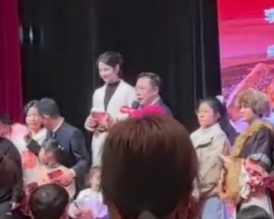 疯狂英语李阳评董宇辉英语差，本人回应：抱歉，英语丢太久