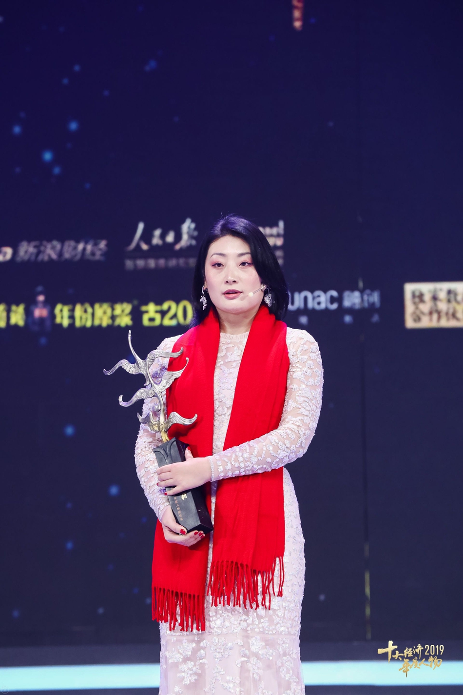 宗馥莉荣获"2019经济年度人物新锐奖"(全程回顾)