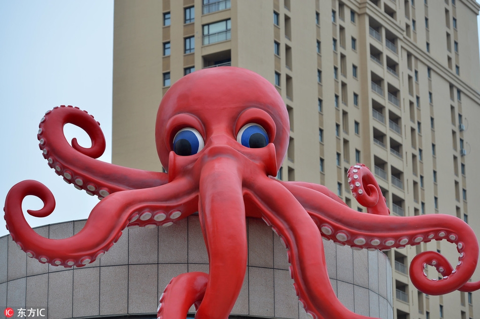 沈阳"巨型章鱼"张牙舞爪占领大楼
