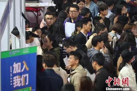 马化腾:人工智能正在向人类社会不断靠近 向通才发展