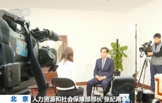 人社部:研究企业降低社保费率的实施方案