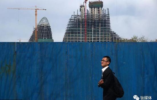 2013年04月09日，北京，正在建设中的望京SOHO。