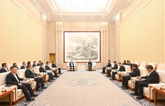 11月19日下午，市委书记袁家军会见中信集团党委书记、董事长奚国华，党委副书记、总经理张文武一行。记者 苏思 摄/视觉重庆