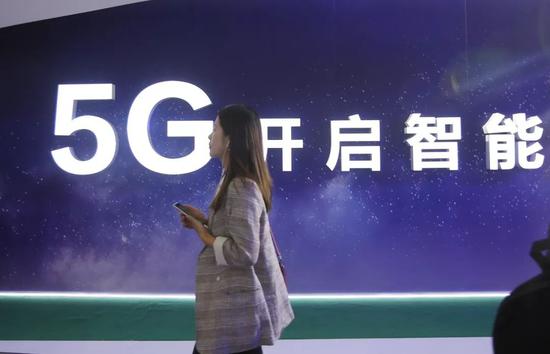 ▲9月25日，2018年中国国际信息通信展览在北京国家会议中心举行，5G等内容成为“吸睛”热点。（视觉中国）