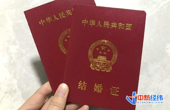 传统的七夕佳节,不少准新人希望能在这个寓意美好的日子办理结婚登记