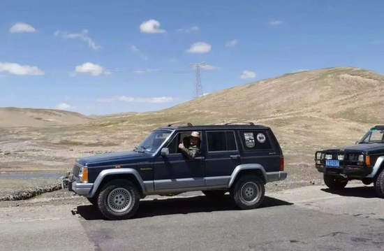 图/林安驾驶切诺基途径青藏线

　　来源/林安供图