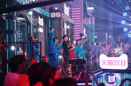 天猫内容IP出圈记：“穿屏”直播 一台18个视角的“真人秀”