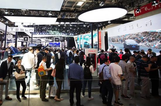 “踩不住刹车”的特斯拉狂奔向何处