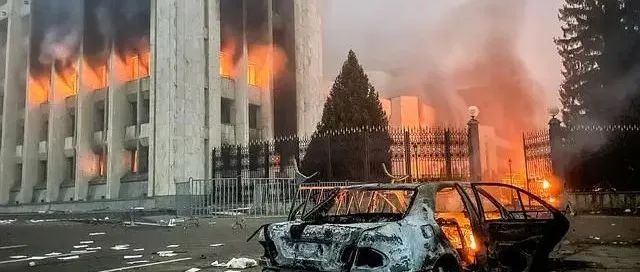 突发！哈萨克斯坦暴乱！总统宣布全国进入紧急状态，集安组织将派遣维和部队