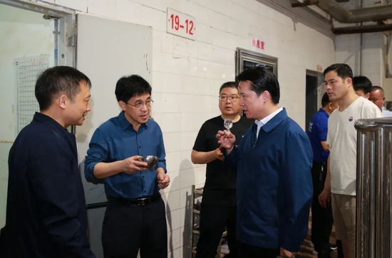 茅台酒四轮次生产开启 丁雄军率队调研提出精耕细作斤两必争