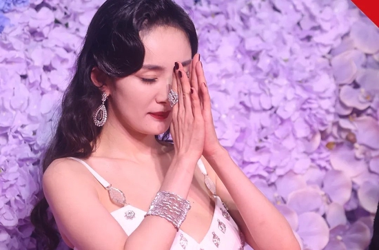 杨幂八字“割断”19年恩怨 杨幂八字“割断”19年恩怨