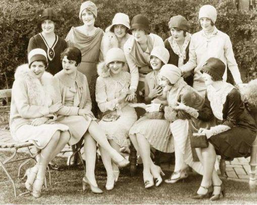 | 短裙、口红、时尚，1928年9月的聚会