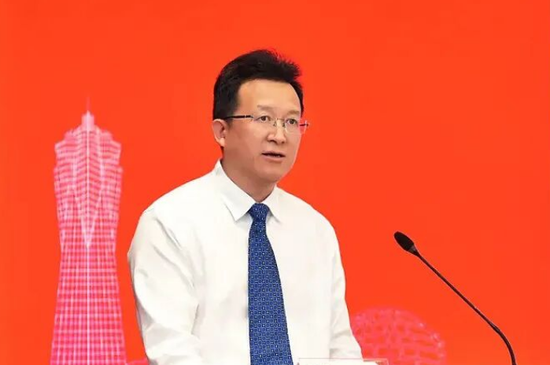 　图为周伟新