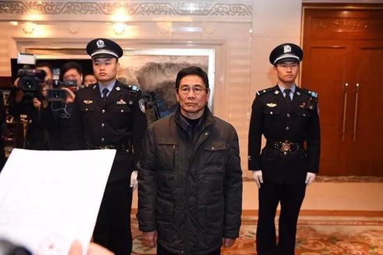 新昌姚锦旗抓住了:外逃13年引渡回国