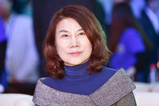 时至岁暮,五年前董明珠与雷军的10亿元赌约即将到期,胜负也即将见分晓。