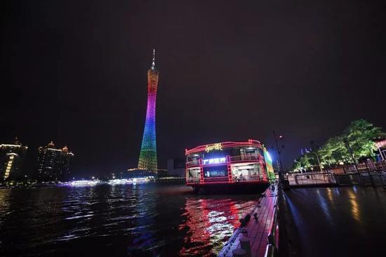 5月9日，广州珠江红船上正在上演粤剧《月圆花好》。中新社记者 姬东 摄