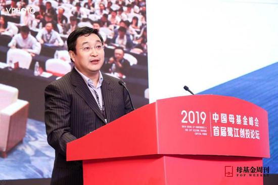 中国国新控股副总经理 黄耀文
