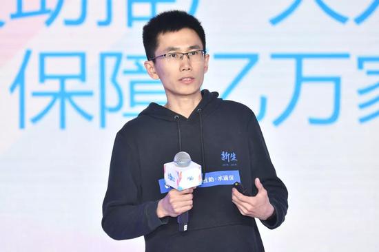 沈鹏今年3月在WISE风向大会上做演讲时提到了水滴筹拥有300多个片区经理和超过1.6万名志愿者。