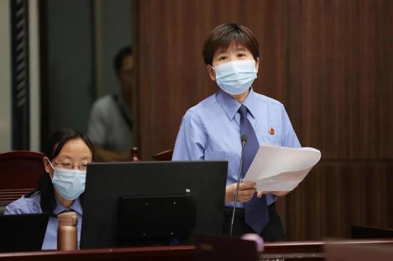 娄底市检察院检察长李芳芳依法出庭支持公诉,该案由湖南省检察院,湖南