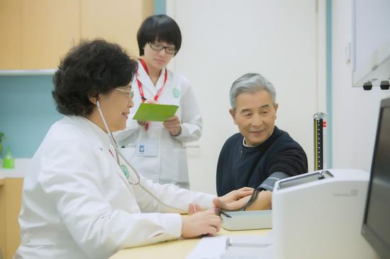 体面的养老要多少钱？报告称家有百万也同样“医养难”