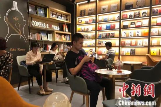 前有闭店危机后有奶茶夹击 咖啡突然不香了?