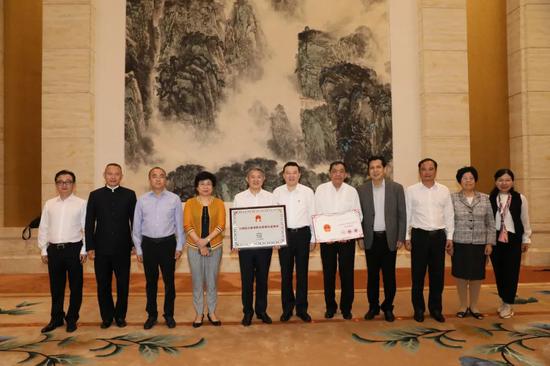 泰康保险陈东升:捐款捐物达17.12亿 楚商在抗疫中"一战成名"