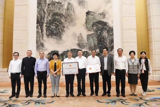 陈东升：抗疫精神也是企业家精神