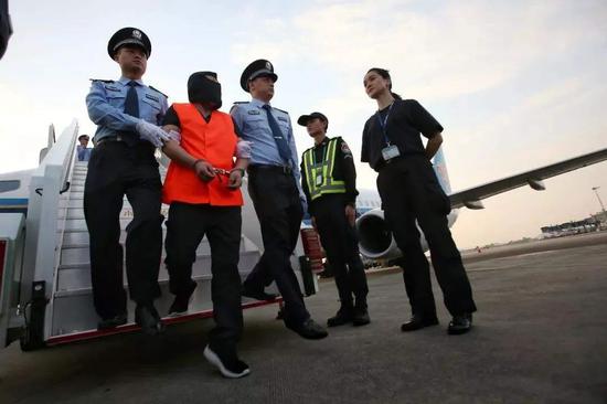 胡锡进：华盛顿打击“猎狐”实为庇护经济犯罪者 与中国公众为敌