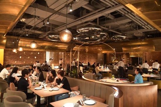 10月餐饮收入同比增0.8% 央视：这是咱一口一口吃出来的