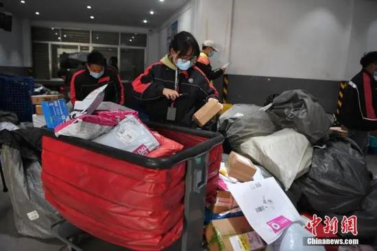 “双11”让废品站爆仓 有垃圾站一天收垃圾100吨以上