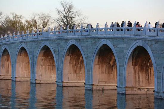 明叔杂谈：读懂中国互联网监管的“一点三线”