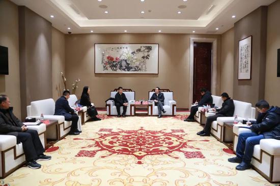 茅台集团分别与雷曼光电、石药控股集团开展交流座谈