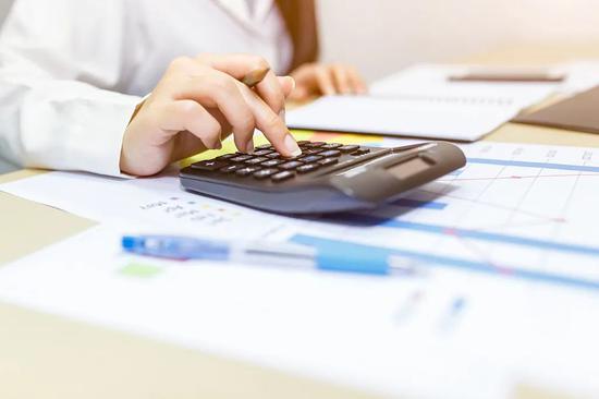 央视评：毕业生平均年薪17万 为何引热议？