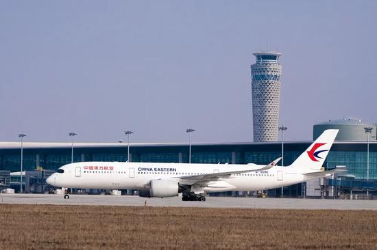 在有关军航的大力支持下,民航华东地区管理局组织协调各有关单位,使用