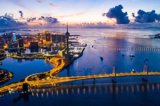 晨曦中的澳门半岛新华社发